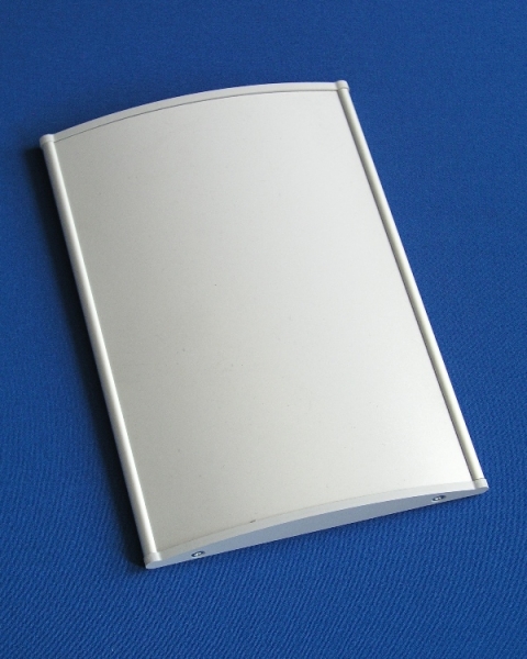 TABLICZKI ALUMINIOWE WYPUKŁE POPIELATE, DO PRZYKRĘCENIA