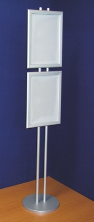 STOJAK Z TABLICAMI ZATRZASKOWYMI, PROFIL 32MM